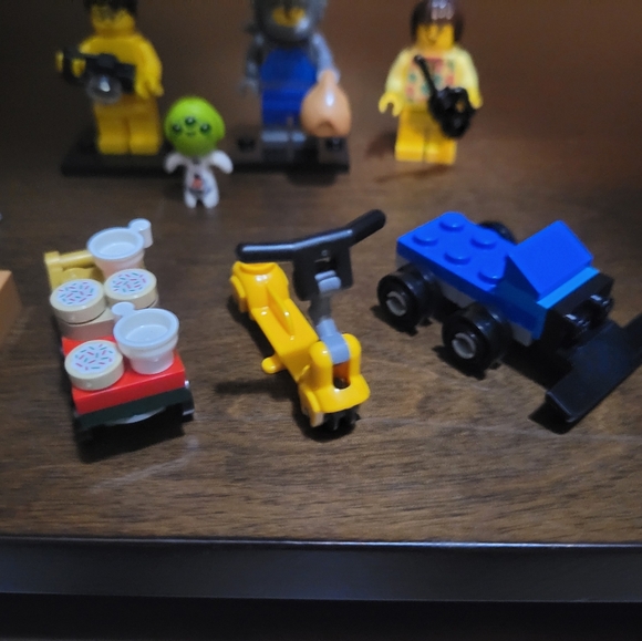 Lego Mini Figures, Animals, Accessories - Picture 4 of 6
